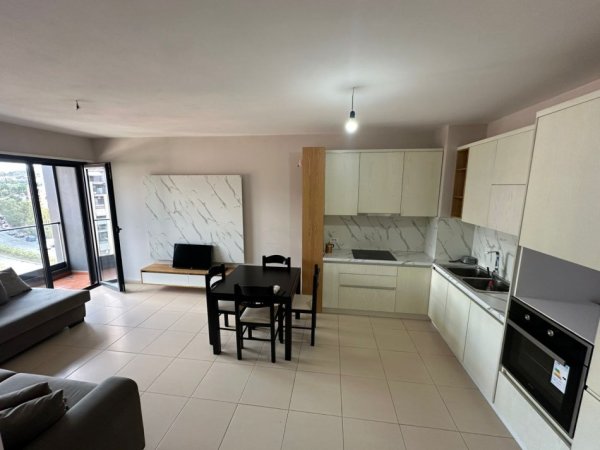 Tirane, jepet me qera apartament 2+1+Ballkon Kati 7, 110 m² 800 € (Komuna e Parisit)