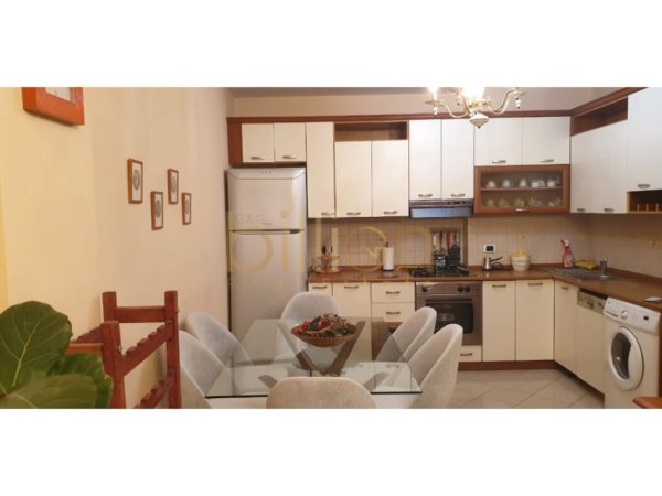 Tirane, jepet me qera apartament 2+1 Kati 11, 115 m² 850 € (Ish Blloku, Tirana, Albania)