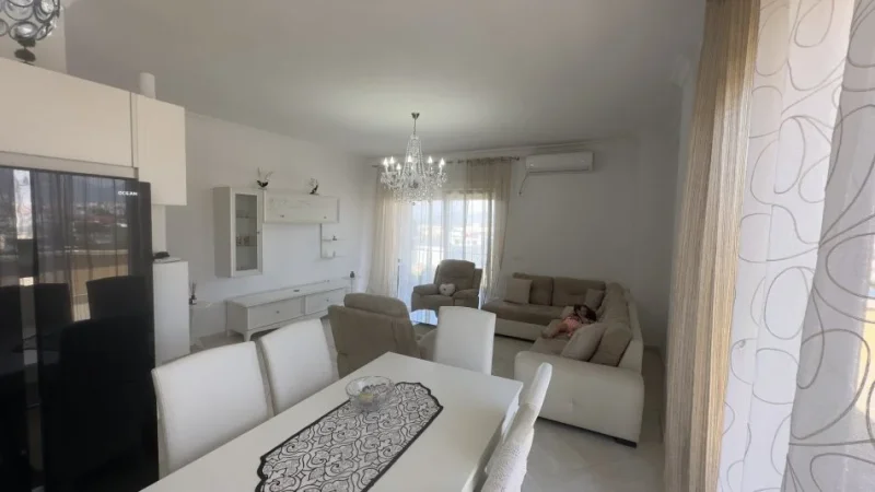 Tirane, jepet me qera apartament+verande | Penthouse 3+1+Aneks+Ballkon Kati 5, 221 m² 600 € (Qtu , yrshek)