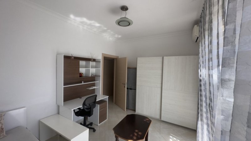 Tirane, jepet me qera apartament+verande | Penthouse 3+1+Aneks+Ballkon Kati 5, 221 m² 600 € (Qtu , yrshek)