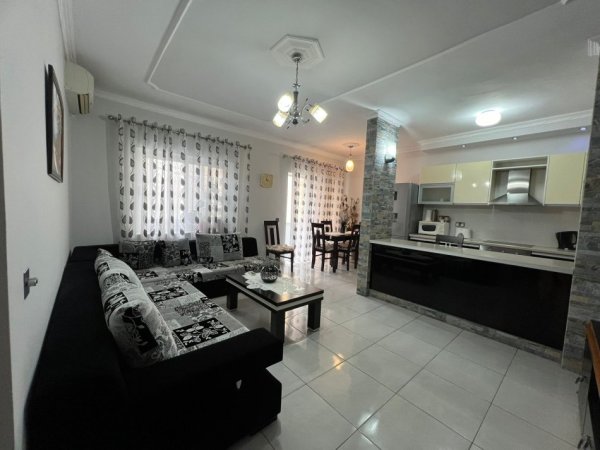 Tirane, jepet me qera apartament 2+1+Ballkon Kati 2, 80 m² 550 € (Don Bosko)