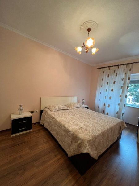 Tirane, jepet me qera apartament 2+1+Ballkon Kati 2, 80 m² 550 € (Don Bosko)