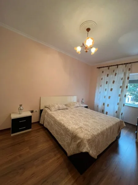 Tirane, jepet me qera apartament 2+1+Ballkon Kati 2, 80 m² 550 € (Don Bosko)