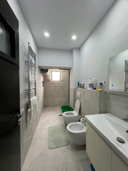 Tirane, jepet me qera apartament 2+1+Ballkon Kati 2, 80 m² 550 € (Don Bosko)