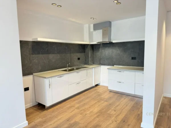 Tirane, shitet apartament 2+1+Ballkon Kati 5, 120 m² 230.000 € 