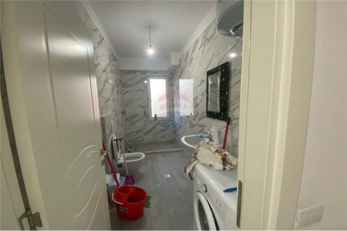 Tirane, jepet me qera apartament 2+1 , 90 m² 500 € (Apartament 2+1+2+ post parkimin me qera te SimaCo)