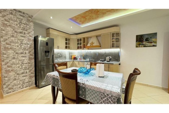 Tirane, jepet me qera 2+1+Ballkon Kati 6, 98 m² 900 € (Rruga e Elbasanit)