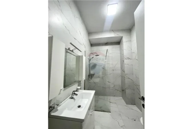 Tirane, jepet me qera apartament 2+1 , 110 m² 1.200 € (APARTAMENT 2+1 ME QIRA TEK KOMPLEKSI DELIJORGJI)