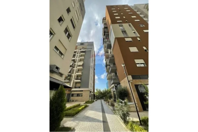 Tirane, shitet apartament Kati 10, 74 m² 125.000 € (Fusha e Aviacionit,)