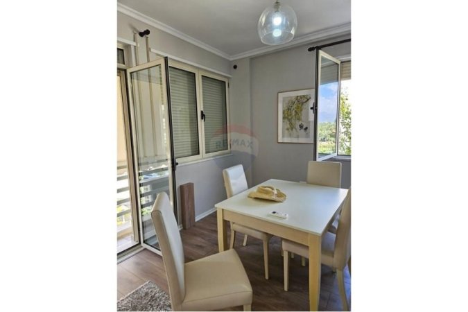 Tirane, jepet me qera apartament 2+1 , 110 m² 850 € (Apartament 2+1+post parkimi tek Liqeni i Thate!)