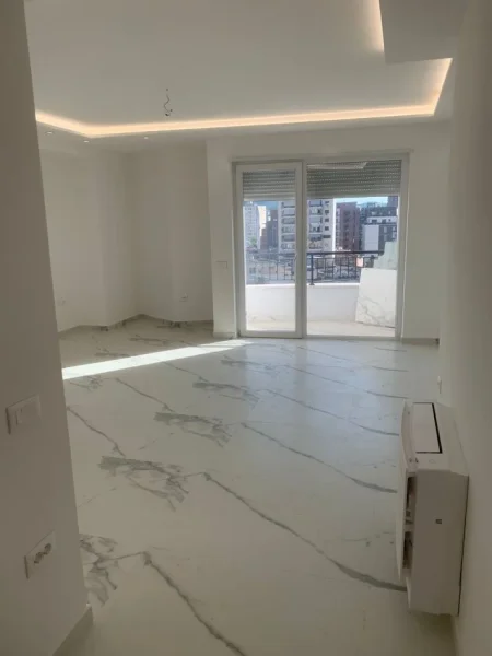Tirane, jepet me qera zyre Kati 6, 106 m² 1.000 € (qender)