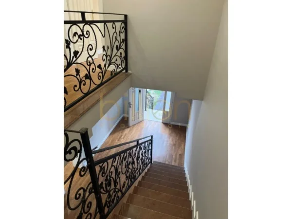 Tirane, shitet apartament 2 Katshe , 420 m² (rruga e elbasanit, Tirana, Albania)