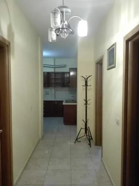 Tirane, jepet me qera apartament 2+1 Kati 5, 84 m² 400 € (Spitali Hygeia , Terminali i autobuzave)