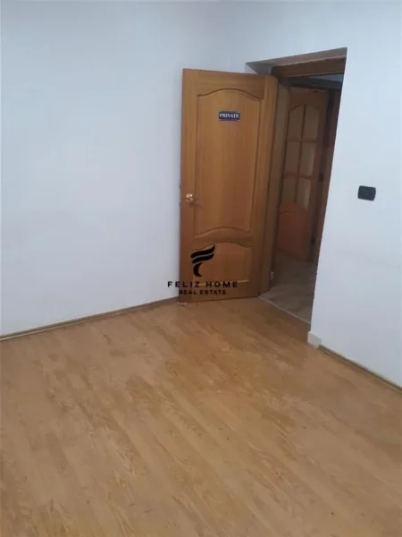 Tirane, jepet me qera apartament 1+1 Kati 2, 55 m² 600 € (MYSLYM SHYRI)