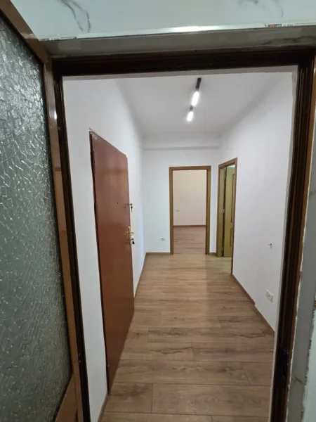 Tirane, shitet apartament 1+1 Kati 5, 54 m² 90.000 € (Rruga e Dibres)