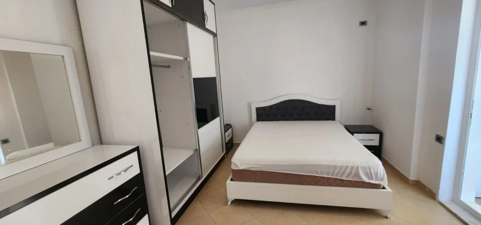 Tirane, shitet apartament 1+1 Kati 4, 67 m² 87.000 € (Fresku)