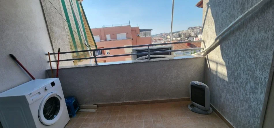 Tirane, shitet apartament 1+1 Kati 4, 67 m² 87.000 € (Fresku)