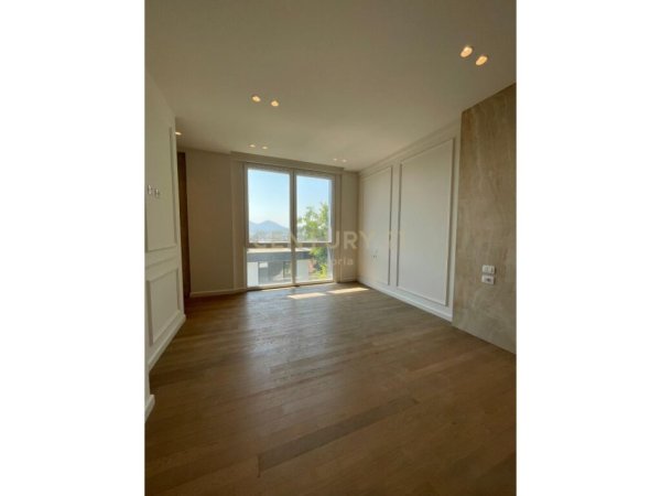 Tirane, jepet me qera apartament 2+1 Kati 3, 153 m² 1.100 € (pallati i brigadave)