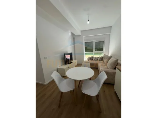 Tirane, jepet me qera apartament 1+1 Kati 1, 50 m² 450 € (Rruga Ali Demi)