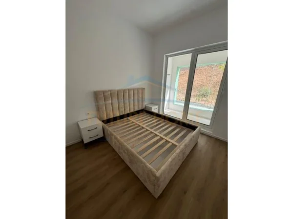 Tirane, jepet me qera apartament 1+1 Kati 1, 50 m² 450 € (Rruga Ali Demi)