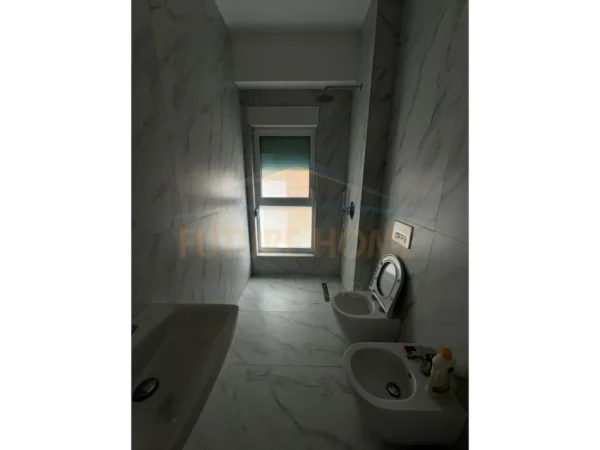 Tirane, jepet me qera apartament 1+1 Kati 1, 50 m² 450 € (Rruga Ali Demi)