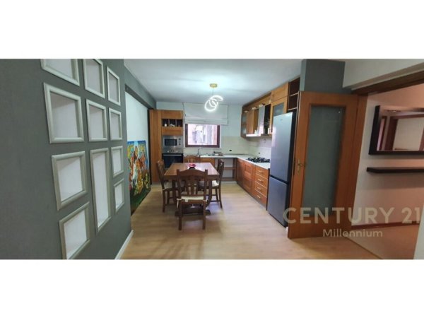 Tirane, Jepet me qera apartament 2+1 Kati 2, 85 m² (pazari ri)