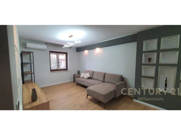 Tirane, Jepet me qera apartament 2+1 Kati 2, 85 m² (pazari ri)