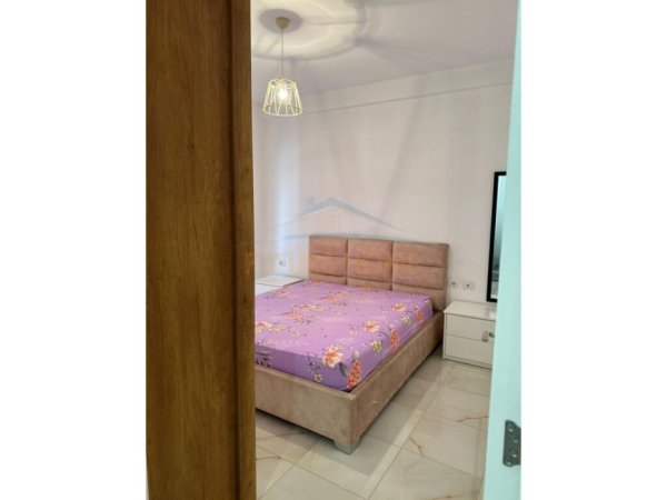 Tirane, jepet me qera apartament 1+1 Kati 3, 68 m² 450 € (rrugen Hysni Rusi)