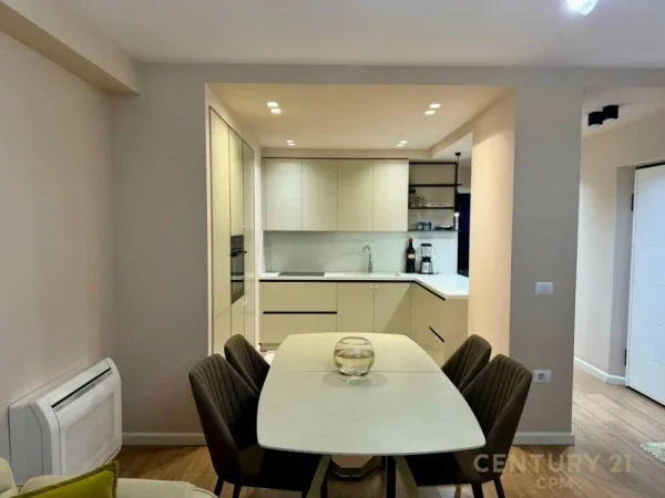 Tirane, jepet me qera apartament 2+1+Ballkon Kati 5, 100 m² 1.300 € (sheshi willson)