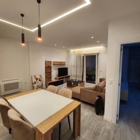 Tirane, jepet me qera apartament 1+1 Kati 5, 73 m² 550 € (Ali Demi)