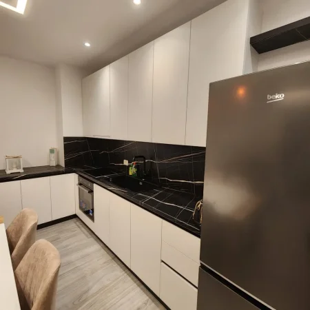 Tirane, jepet me qera apartament 1+1 Kati 5, 73 m² 550 € (Ali Demi)