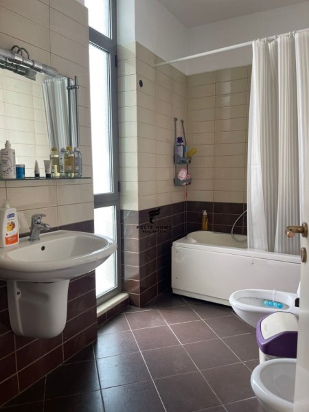 Tirane, jepet me qera apartament 2+1 Kati 7, 100 m² 600 € (RRUGA E DIBRES)