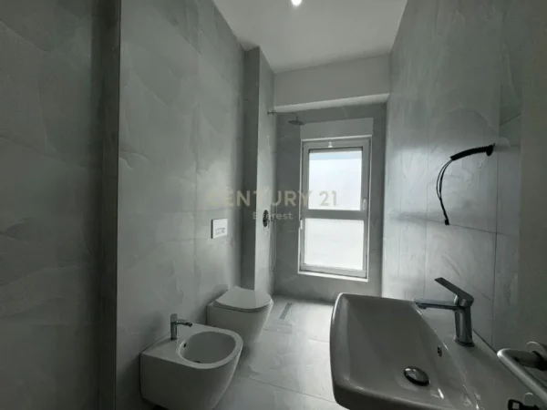 Tirane, shitet apartament 1+1 Kati 4, 54 m² 70.000 € (Ali Demi Kompleksi Kaimi)