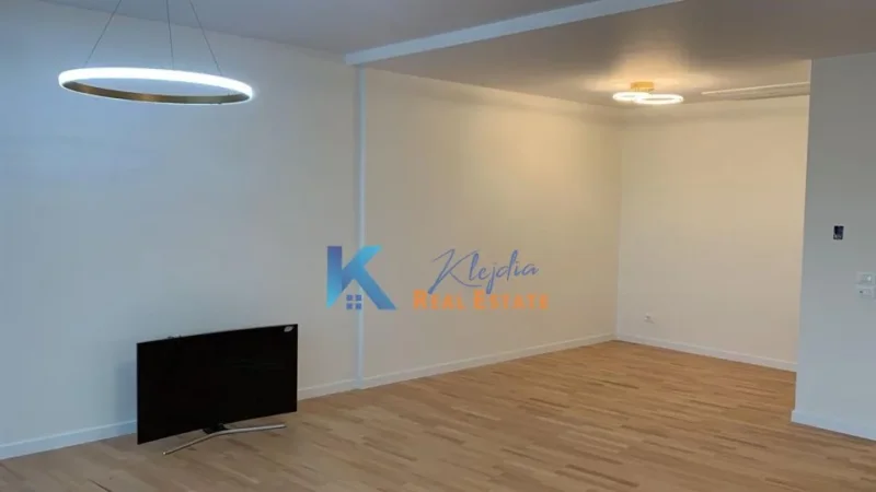 Tirane, jap me qera apartament 2+1+Ballkon Kati 5, 120 m² 1.500 € (Liqeni, Rezidenca Lake View)