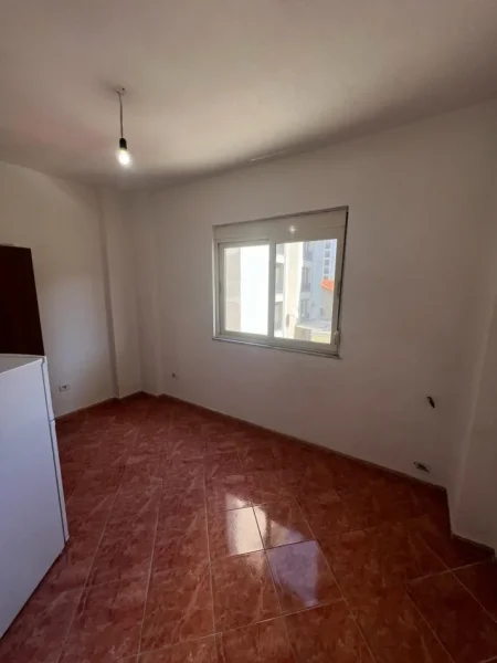 Durres, shitet apartament 3+1 Kati 2, 136 m² 130.000 € (Ujsjellesi,Durres)