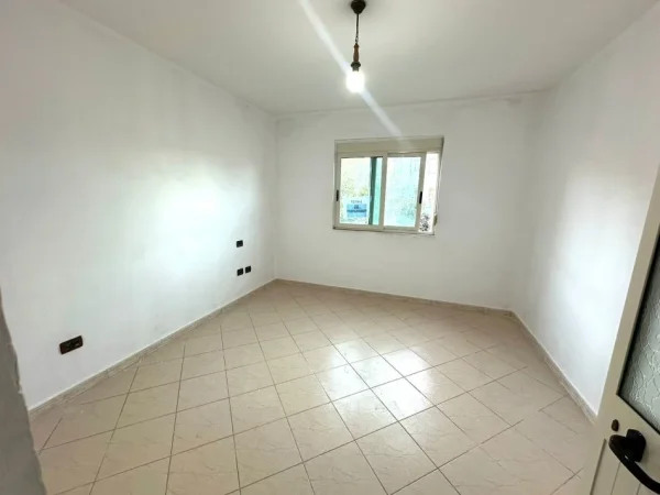 Durres, shitet apartament 1+1 Kati 2, 65 m² 65.000 € (Te stadiumi)