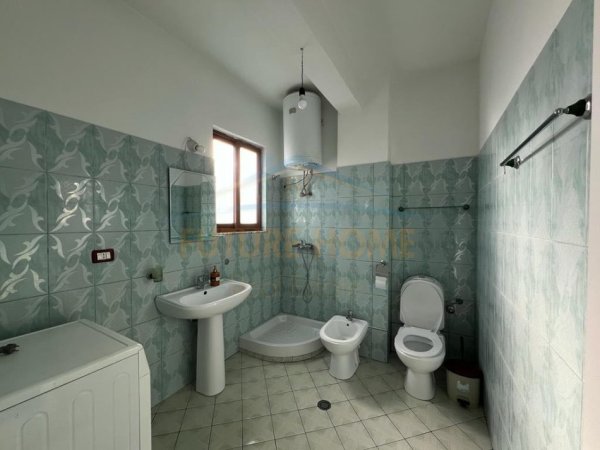 Tirane, jepet me qera 2+1 Kati 2, 85 m² 470 € (Kamez)