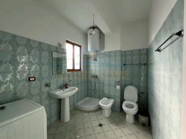 Tirane, jepet me qera 2+1 Kati 2, 85 m² 470 € (Kamez)