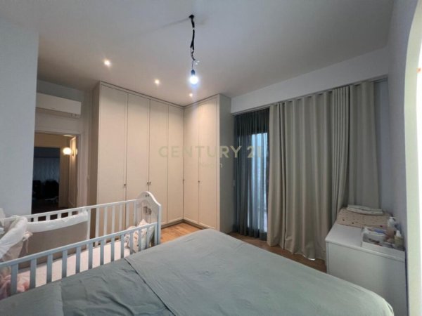 Tirane, shitet apartament 2+1 Kati 14, 125 m² 340.000 € (rruga e kavajes)
