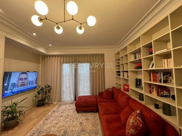 Tirane, shitet apartament 2+1 Kati 14, 125 m² 340.000 € (rruga e kavajes)