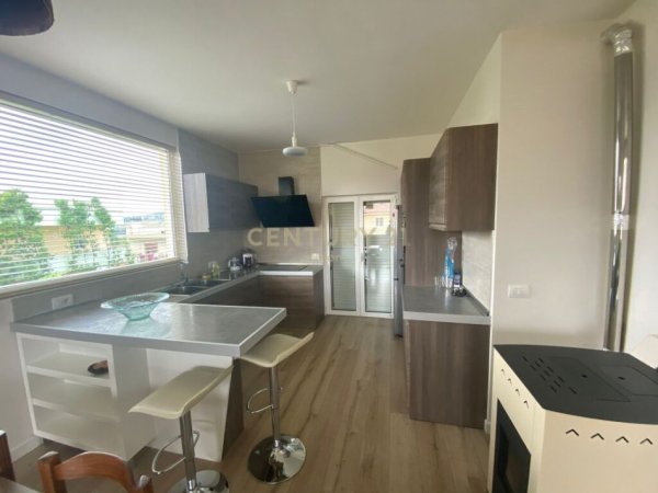 Tirane, jepet me qera apartament 2+1 Kati 3, 320 m² 450 € (sauk)