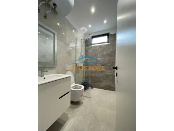 Tirane, jepet me qera apartament 1+1 Kati 2, 60 m² 450 € (Rruga Ali Demi)