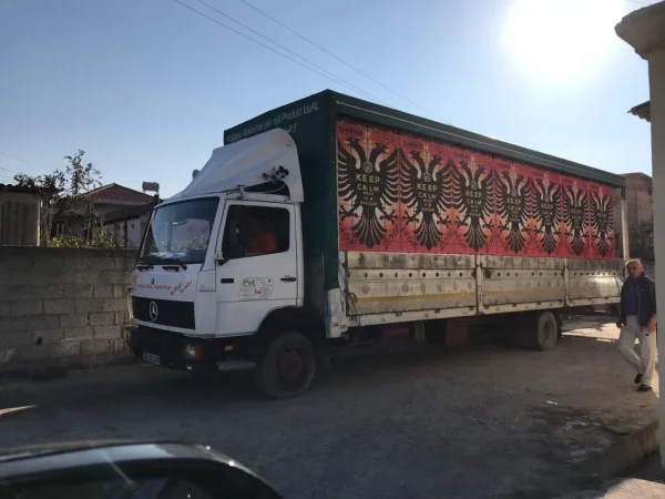 Lushnje, shes Kamion BENZ 814 Nafte, e bardhë manuale Klima