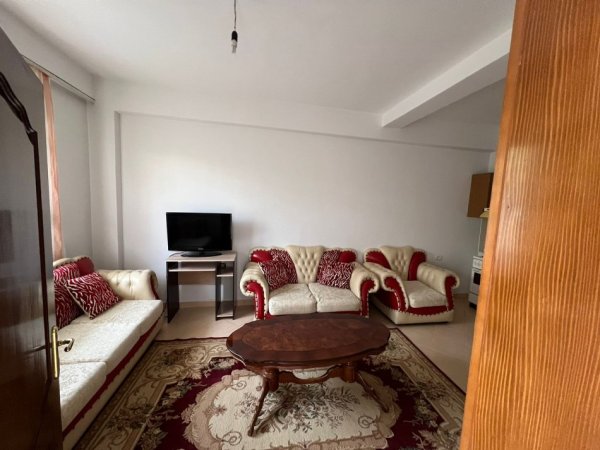 Tirane ,Apartament 1+1 me qira Kati 1, 82 m² 300 € (Vilat Amerikane)