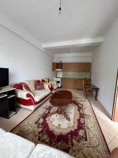 Tirane ,Apartament 1+1 me qira Kati 1, 82 m² 300 € (Vilat Amerikane)