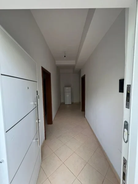 Tirane ,Apartament 1+1 me qira Kati 1, 82 m² 300 € (Vilat Amerikane)