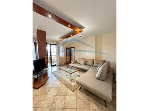 Tirane, jap me qera apartament 2+1+Ballkon Kati 9, 118 m² 1.250 € (Rruga Ibrahim Rugova)