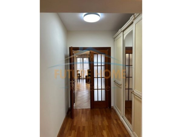 Tirane, jap me qera apartament 2+1+Ballkon Kati 9, 118 m² 1.250 € (Rruga Ibrahim Rugova)