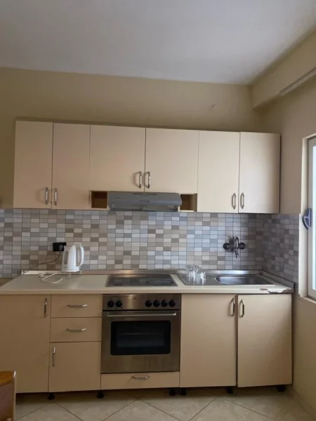 Tirane, jepet me qera apartament 1+1+Aneks+Ballkon Kati 1, 61 m² 600 € (Rruga e elbasanit)