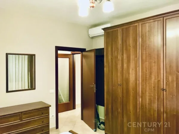 Tirane, jepet me qera apartament 1+1 Kati 5, 80 m² 550 € (komuna e parisit)